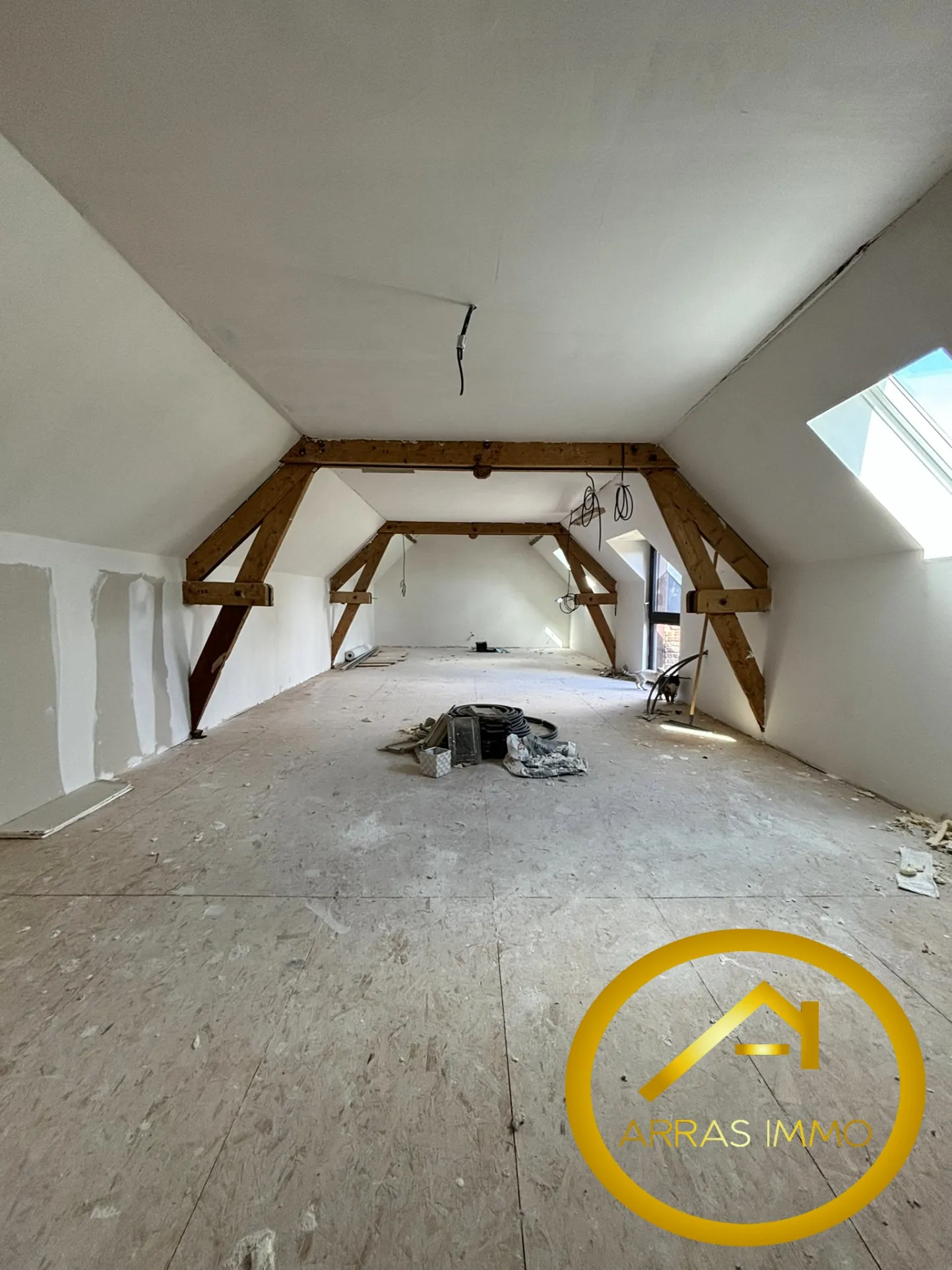 Fermette de 210 m² à Ficheux avec jardin et dépendances, fort potentiel 