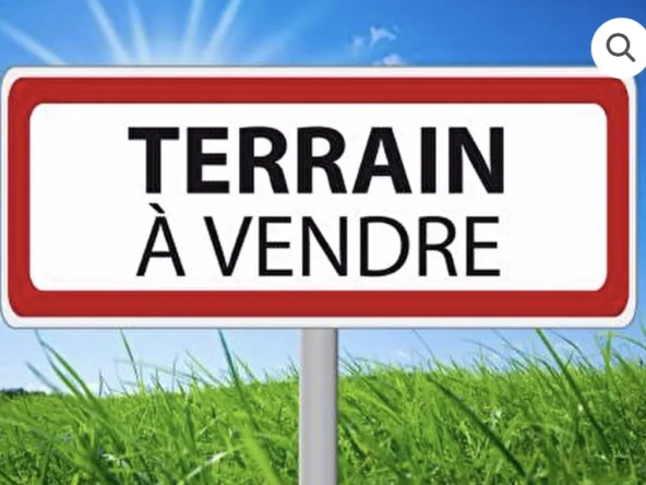 Terrain constructible de 2028 m² à Caussade, environnement calme et viabilisé