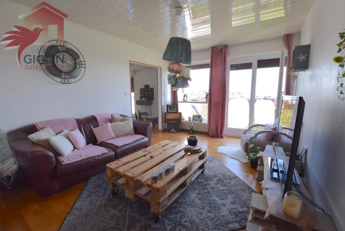 Appartement F5 lumineux avec grand balcon, garage et vue panoramique à Grand Charmont 