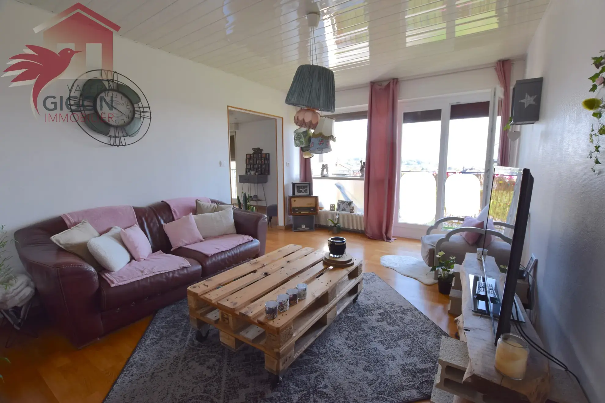 Appartement F5 lumineux avec grand balcon, garage et vue panoramique à Grand Charmont 