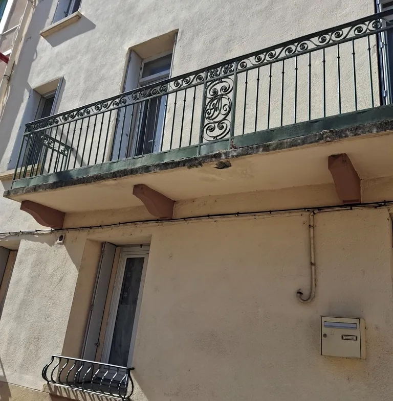 Grande maison de village à vendre à Arles-sur-Tech avec potentiel d'aménagement 