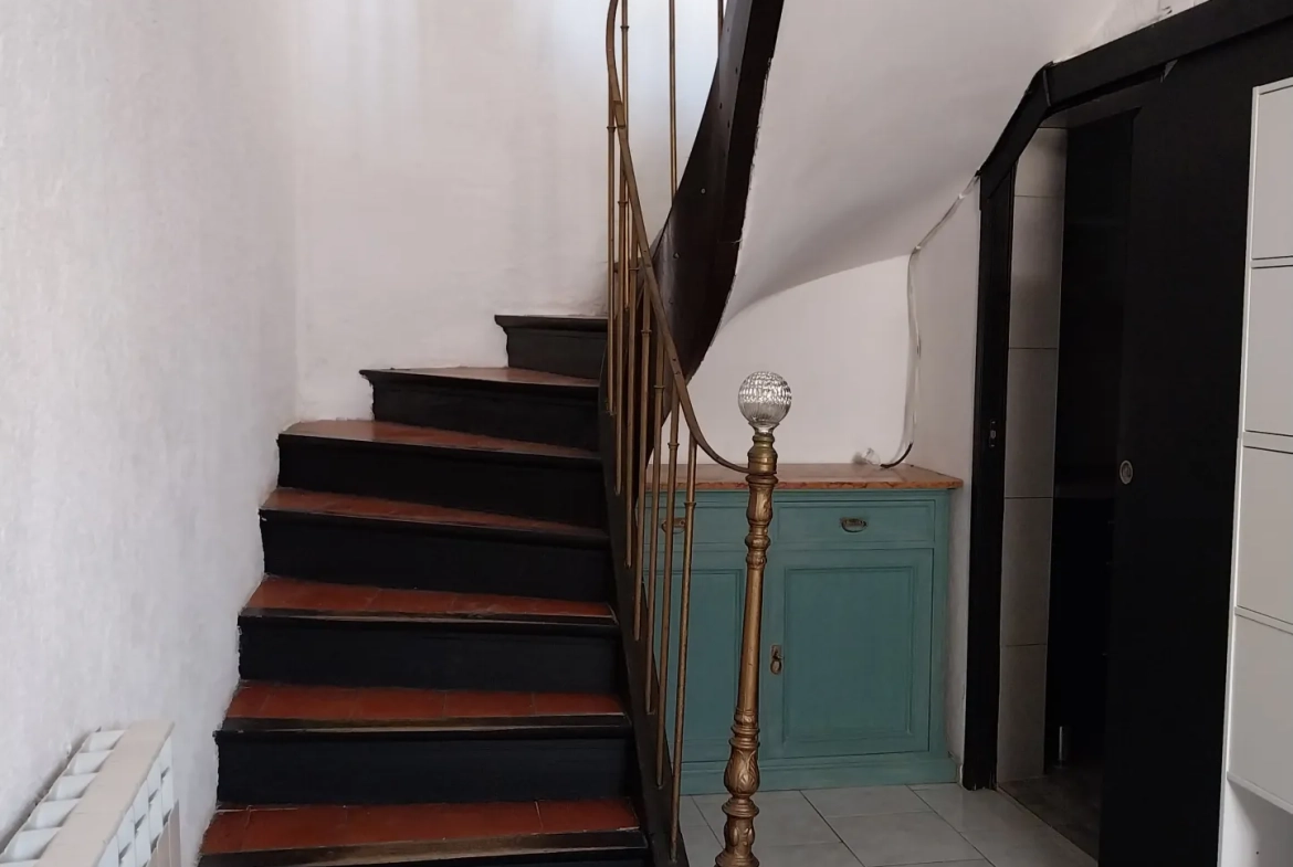 Grande maison de village à vendre à Arles-sur-Tech avec potentiel d'aménagement 
