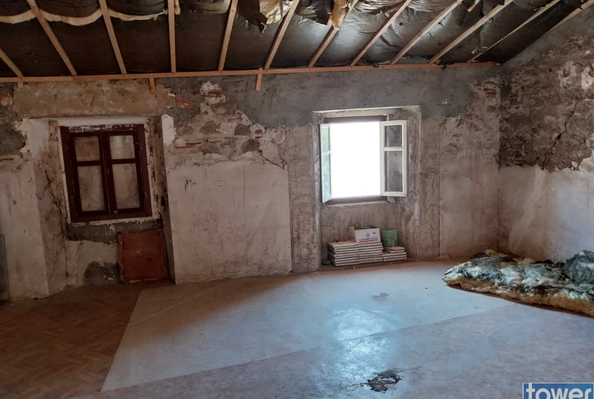 Grande maison de village à vendre à Arles-sur-Tech avec potentiel d'aménagement 