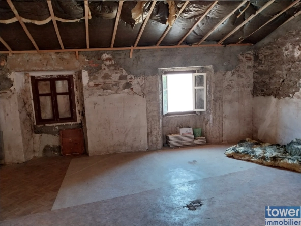 Grande maison de village à vendre à Arles-sur-Tech avec potentiel d'aménagement 