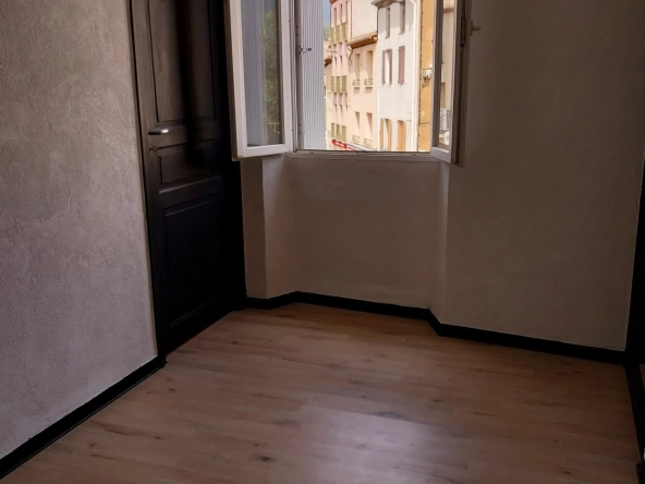 Grande maison de village à vendre à Arles-sur-Tech avec potentiel d'aménagement 