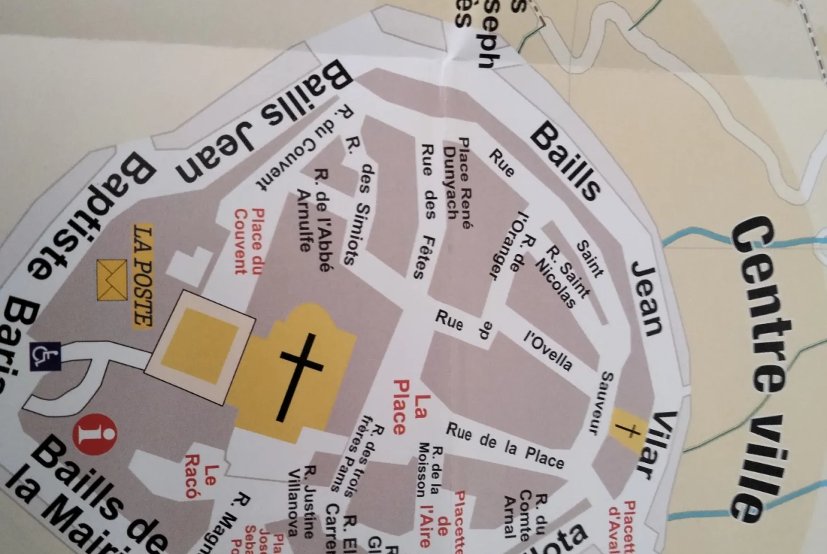 Grande maison de village à vendre à Arles-sur-Tech avec potentiel d'aménagement 