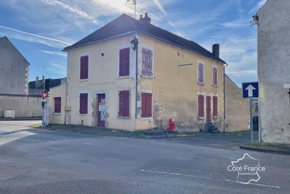 Ancien restaurant avec grande opportunité d'aménagement à Coulanges sur Yonne 