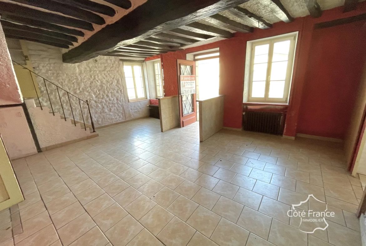 Ancien restaurant avec grande opportunité d'aménagement à Coulanges sur Yonne 