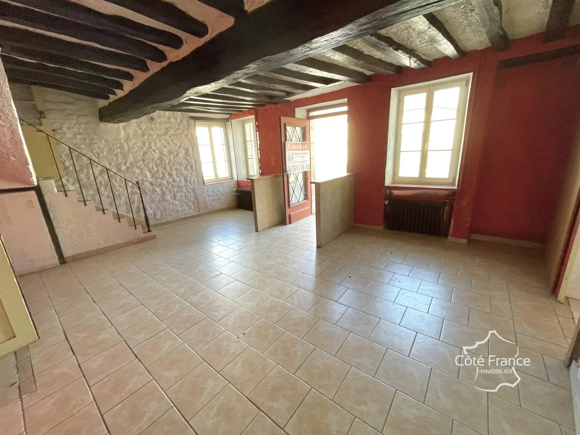 Ancien restaurant avec grande opportunité d'aménagement à Coulanges sur Yonne 