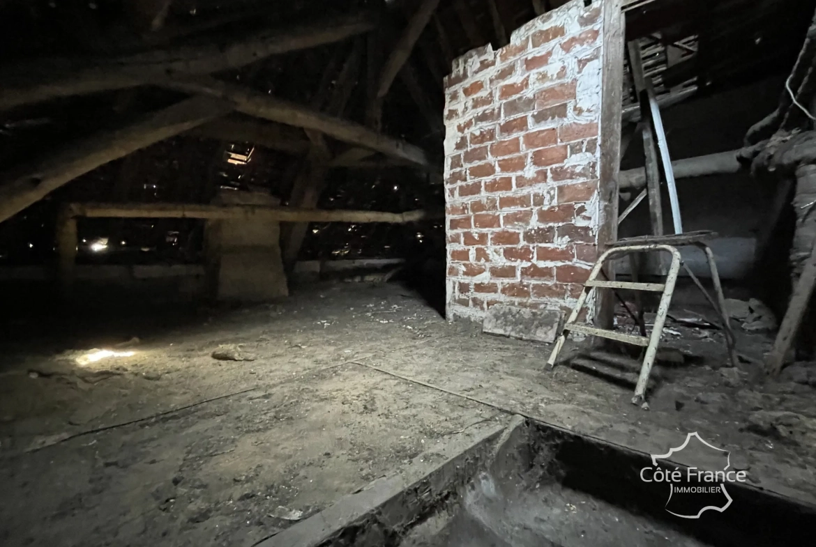 Ancien restaurant avec grande opportunité d'aménagement à Coulanges sur Yonne 
