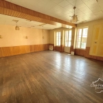 Ancien restaurant avec grande opportunité d'aménagement à Coulanges sur Yonne