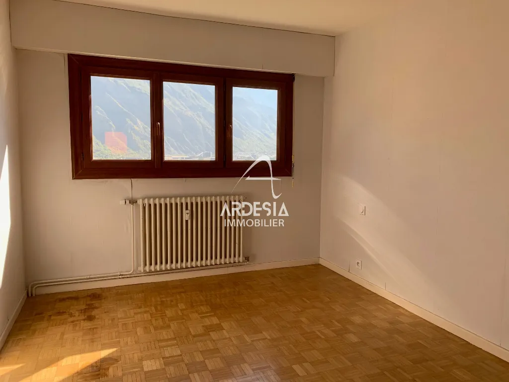 Appartement lumineux de 75,58 m² avec balcon, cave et garage à Saint Jean de Maurienne 