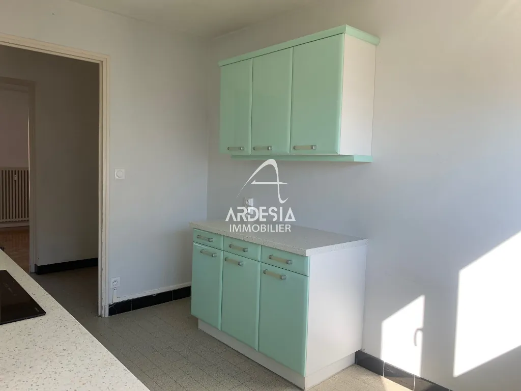 Appartement lumineux de 75,58 m² avec balcon, cave et garage à Saint Jean de Maurienne 