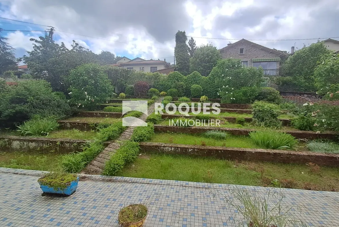 Maison T5 à Saint-Rome de Cernon avec Grand Terrain et Potentiel de Rénovation 