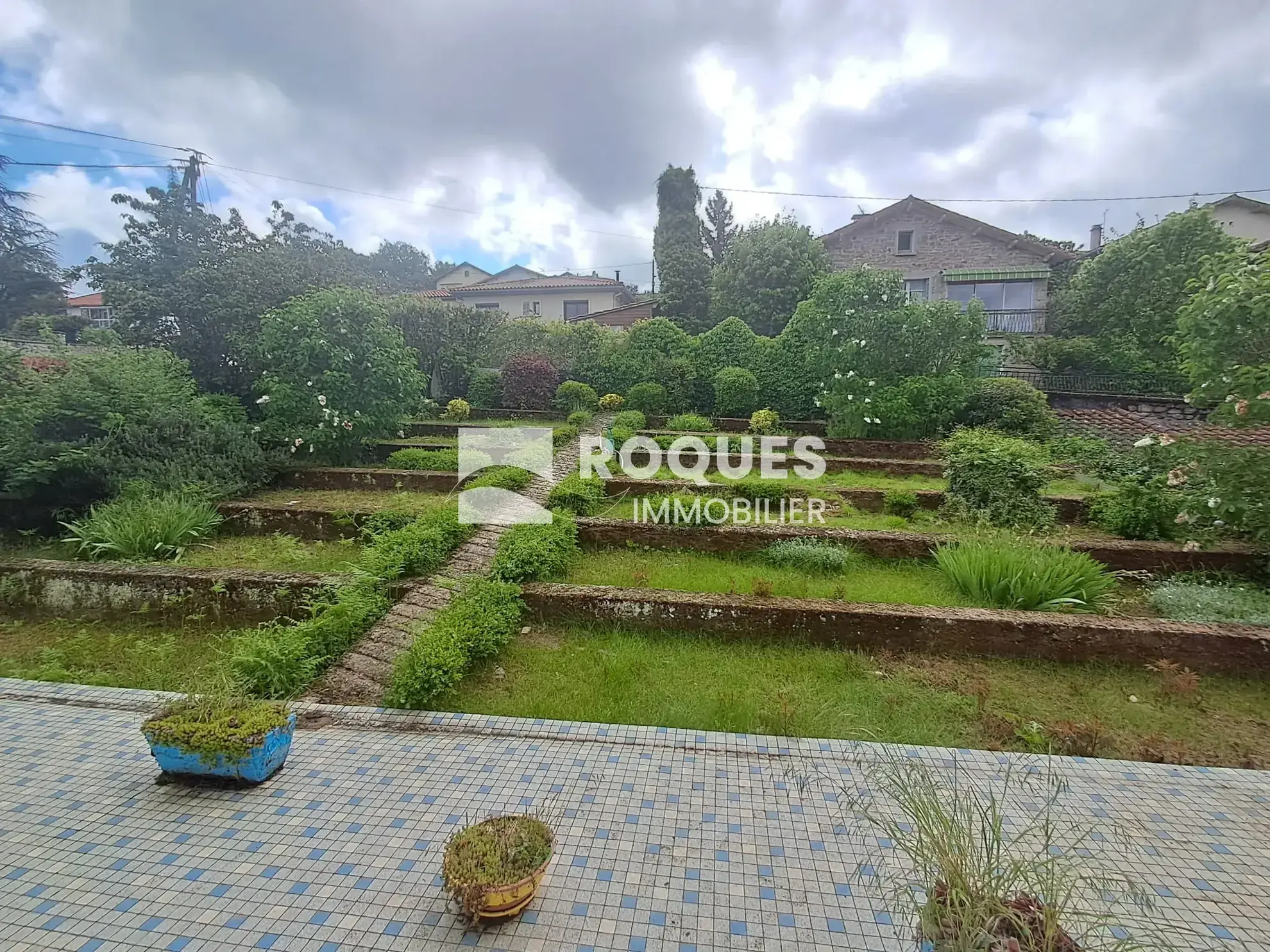 Maison T5 à Saint-Rome de Cernon avec Grand Terrain et Potentiel de Rénovation 