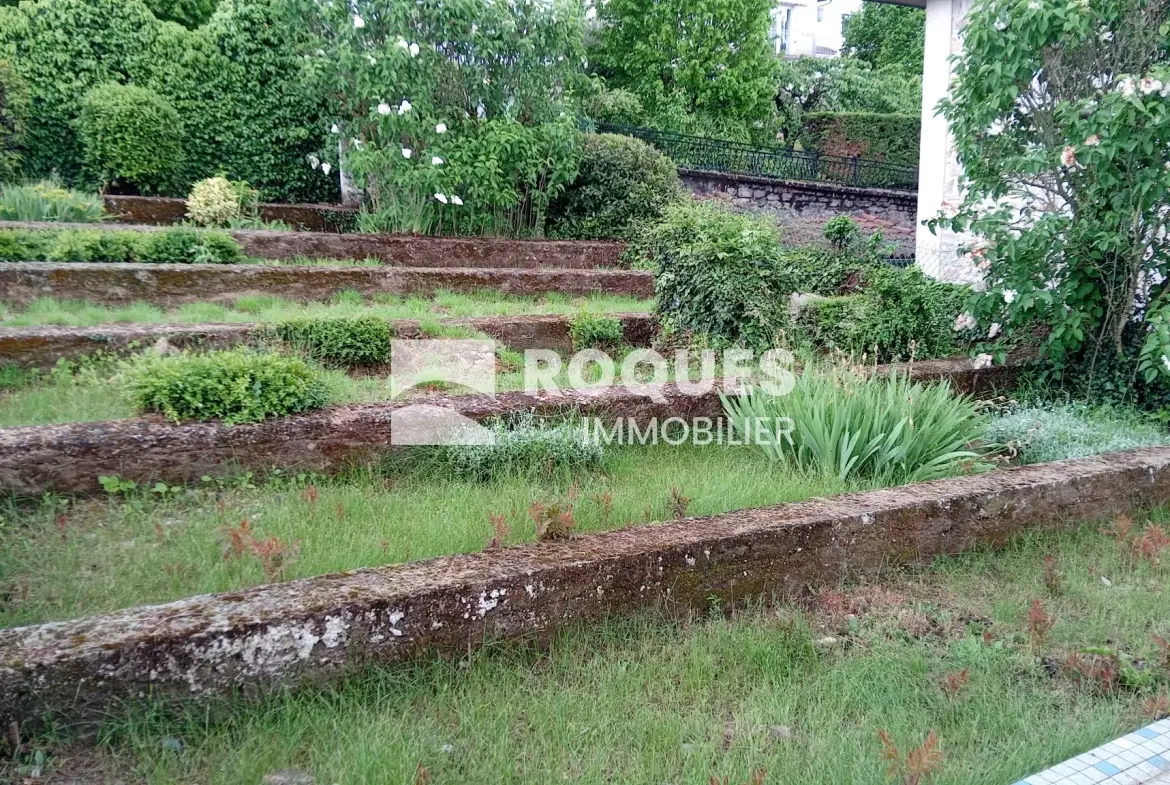 Maison T5 à Saint-Rome de Cernon avec Grand Terrain et Potentiel de Rénovation 