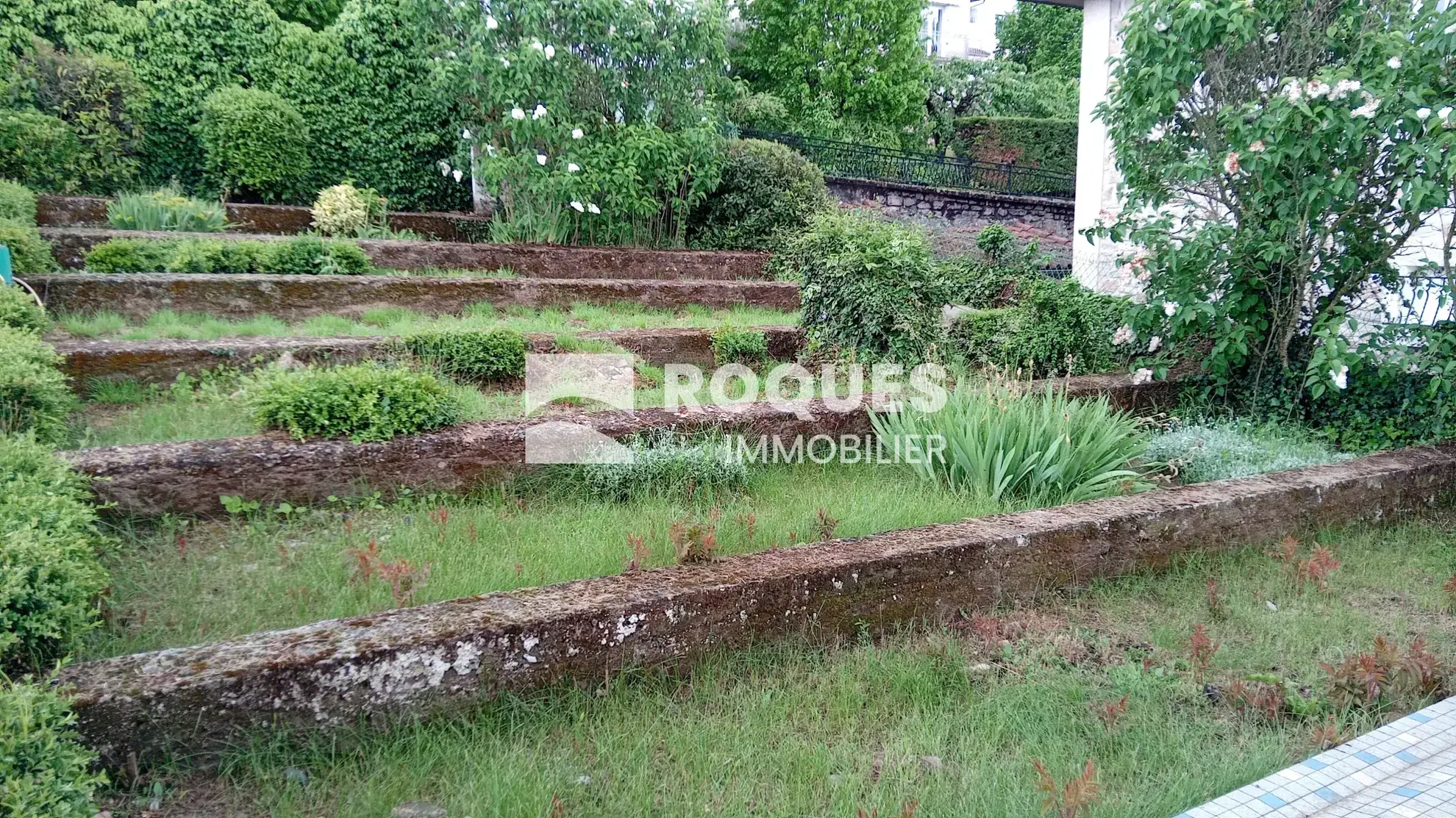 Maison T5 à Saint-Rome de Cernon avec Grand Terrain et Potentiel de Rénovation 