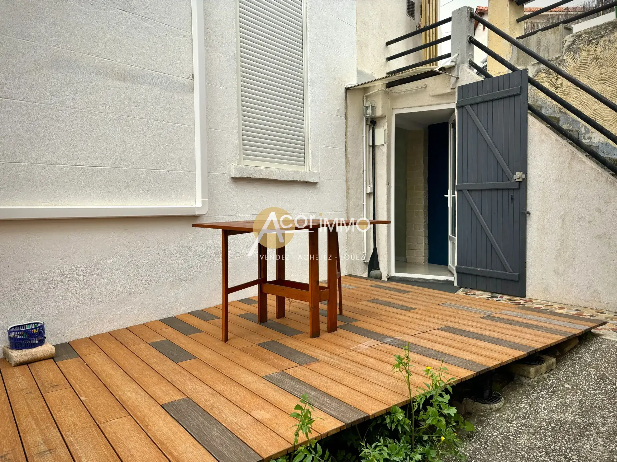Appartement T2 rénové avec terrasse à Toulon Ouest sur les hauteurs de l'Escaillon 