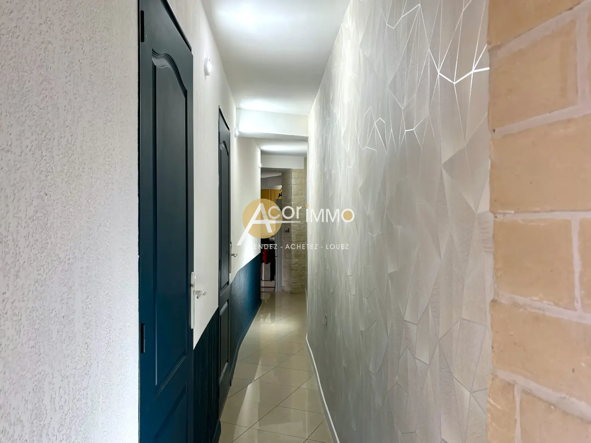 Appartement T2 rénové avec terrasse à Toulon Ouest sur les hauteurs de l'Escaillon 