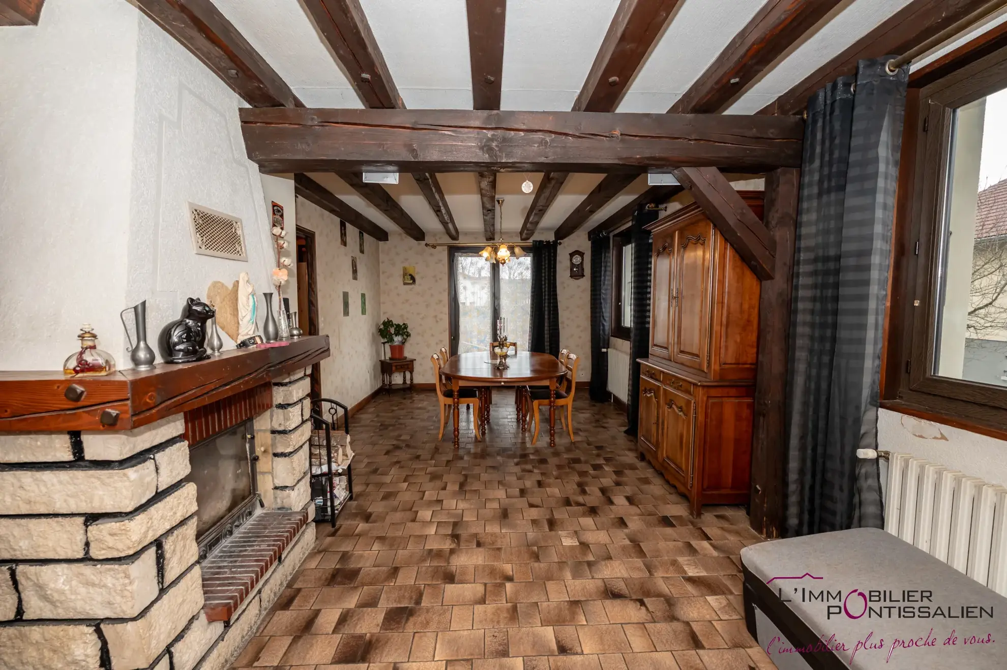 Maison familiale à La Riviere Drugeon proche Pontarlier avec terrain clos et garage 