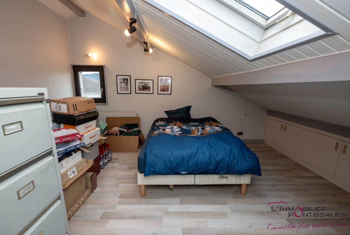 Maison familiale à La Riviere Drugeon proche Pontarlier avec terrain clos et garage 