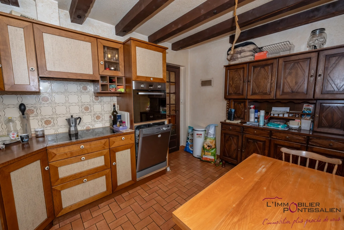 Maison familiale à La Riviere Drugeon proche Pontarlier avec terrain clos et garage 