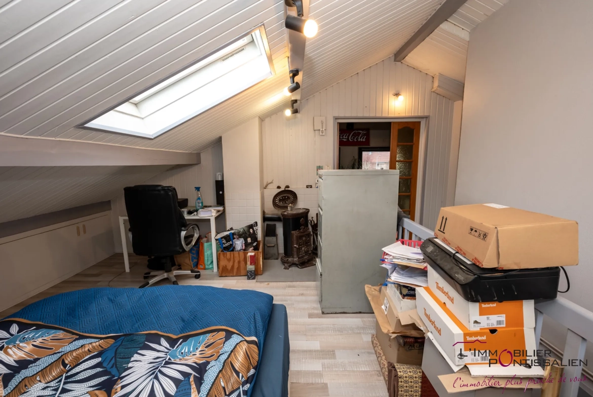 Maison familiale à La Riviere Drugeon proche Pontarlier avec terrain clos et garage 