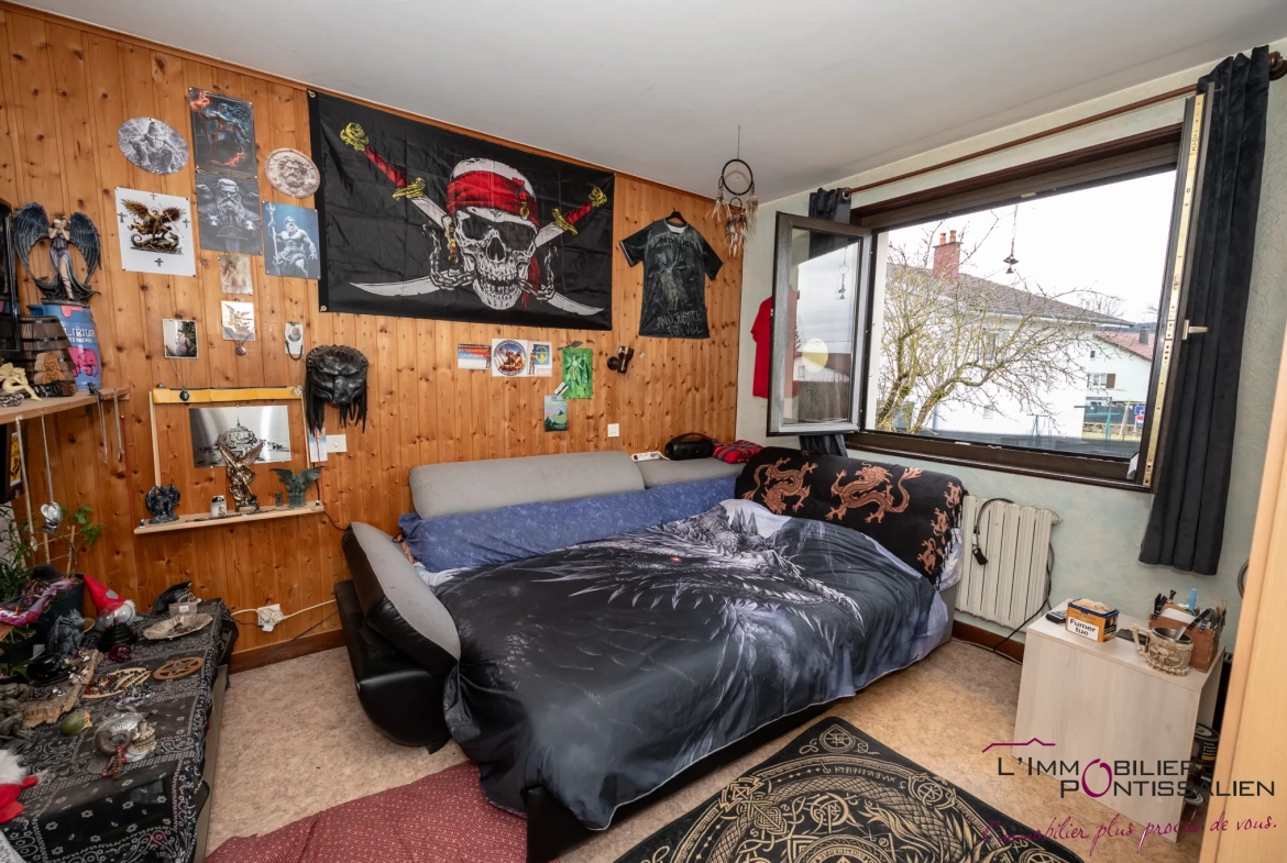 Maison familiale à La Riviere Drugeon proche Pontarlier avec terrain clos et garage 