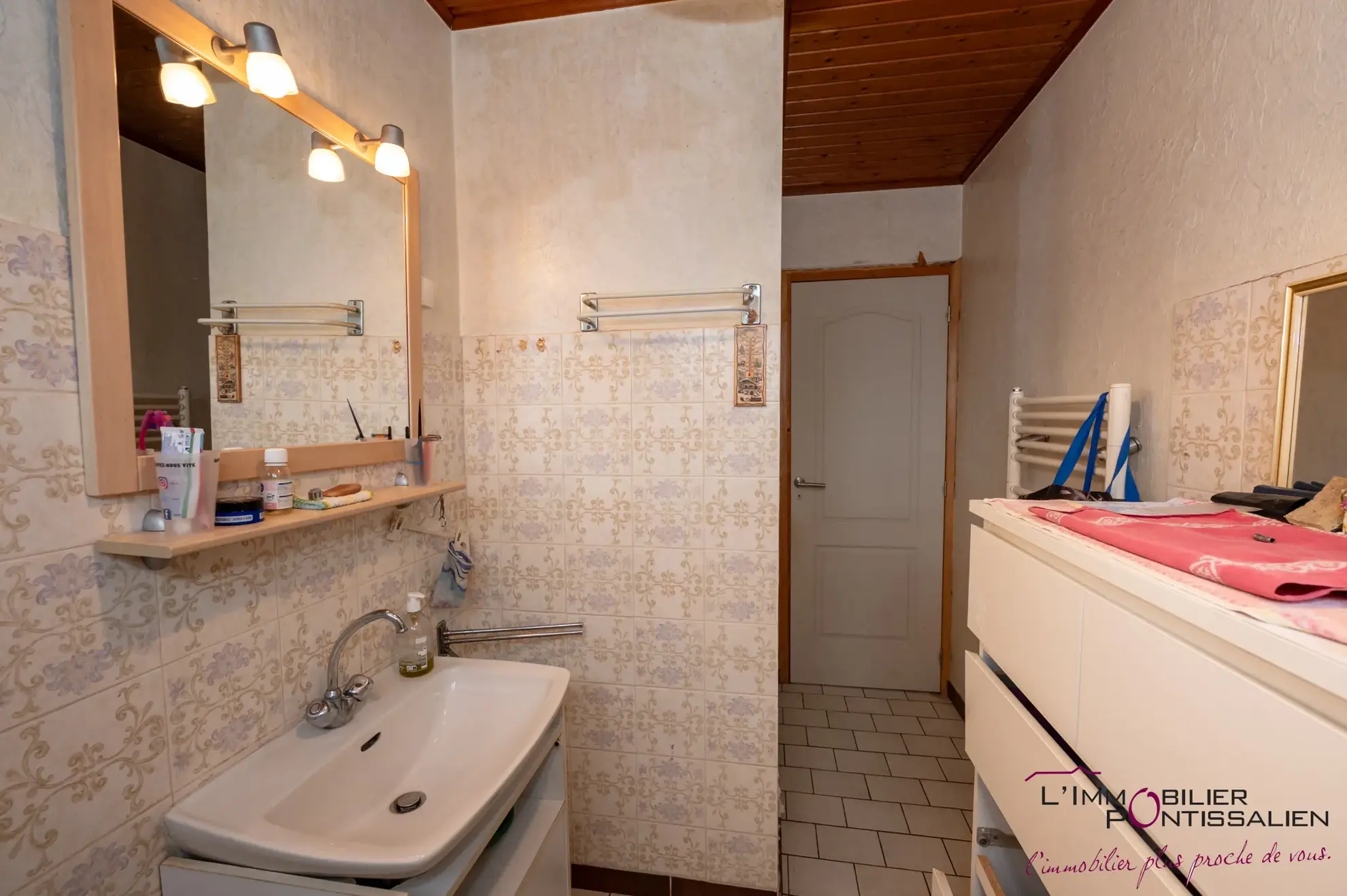 Maison familiale à La Riviere Drugeon proche Pontarlier avec terrain clos et garage 