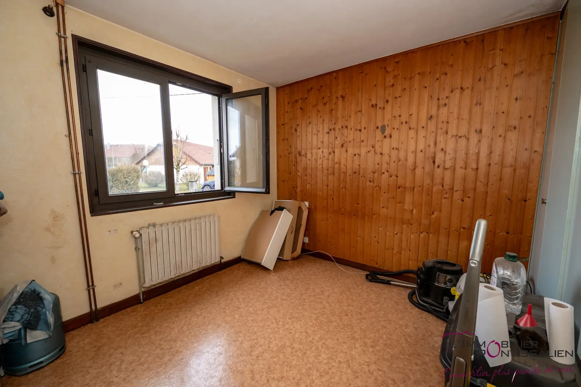 Maison familiale à La Riviere Drugeon proche Pontarlier avec terrain clos et garage 