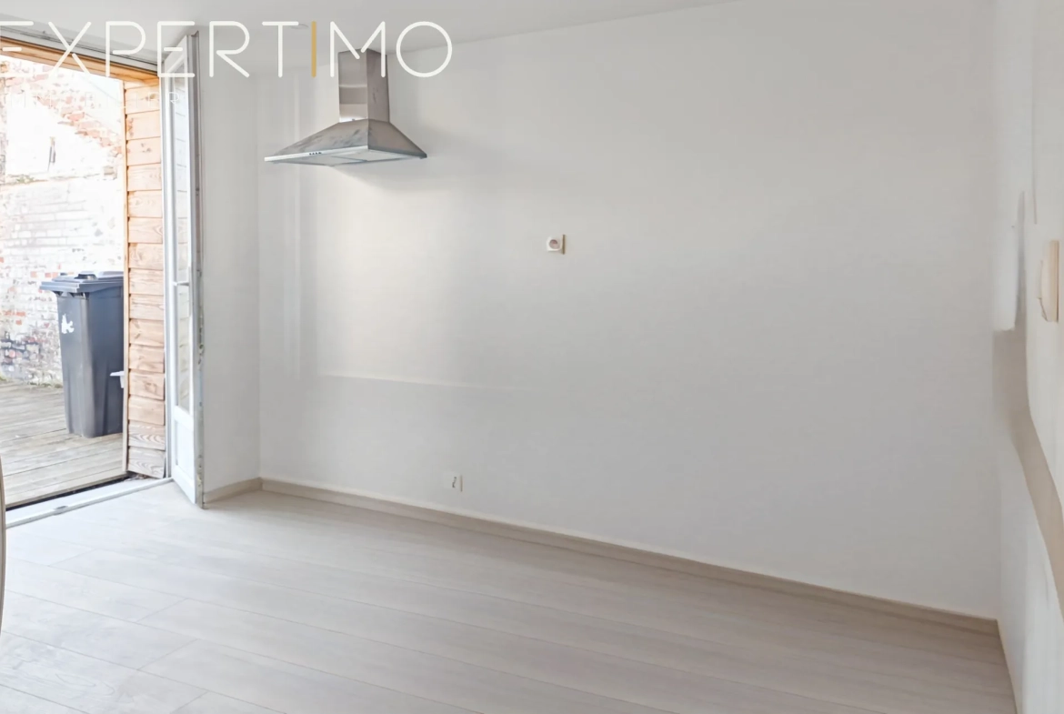Maison rénovée de 48 m² avec terrasse en plein centre de Rue, Somme 