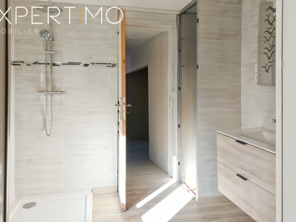 Maison rénovée de 48 m² avec terrasse en plein centre de Rue, Somme 