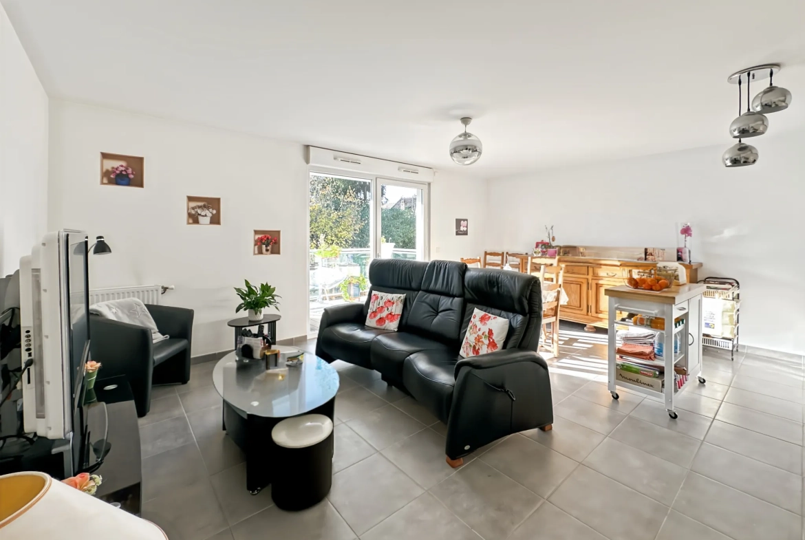 Appartement 3 pièces de 66 m² à Montlignon avec parking en résidence senior 