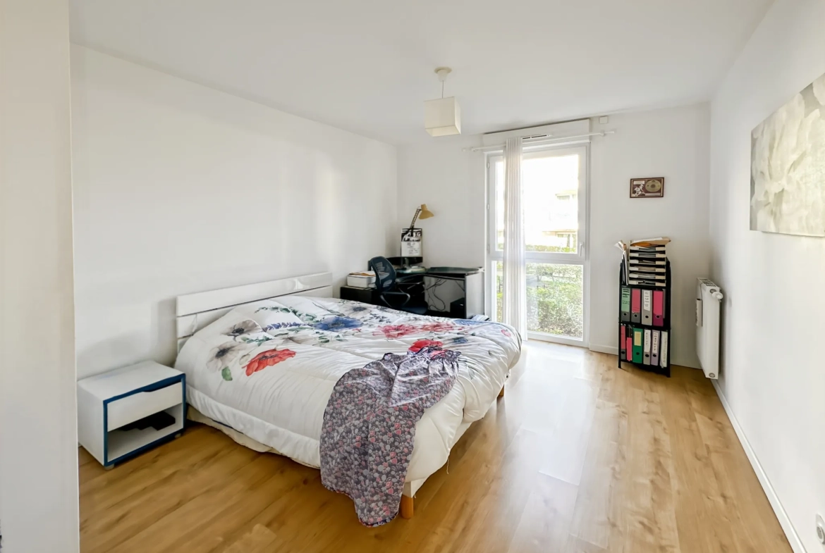 Appartement 3 pièces de 66 m² à Montlignon avec parking en résidence senior 