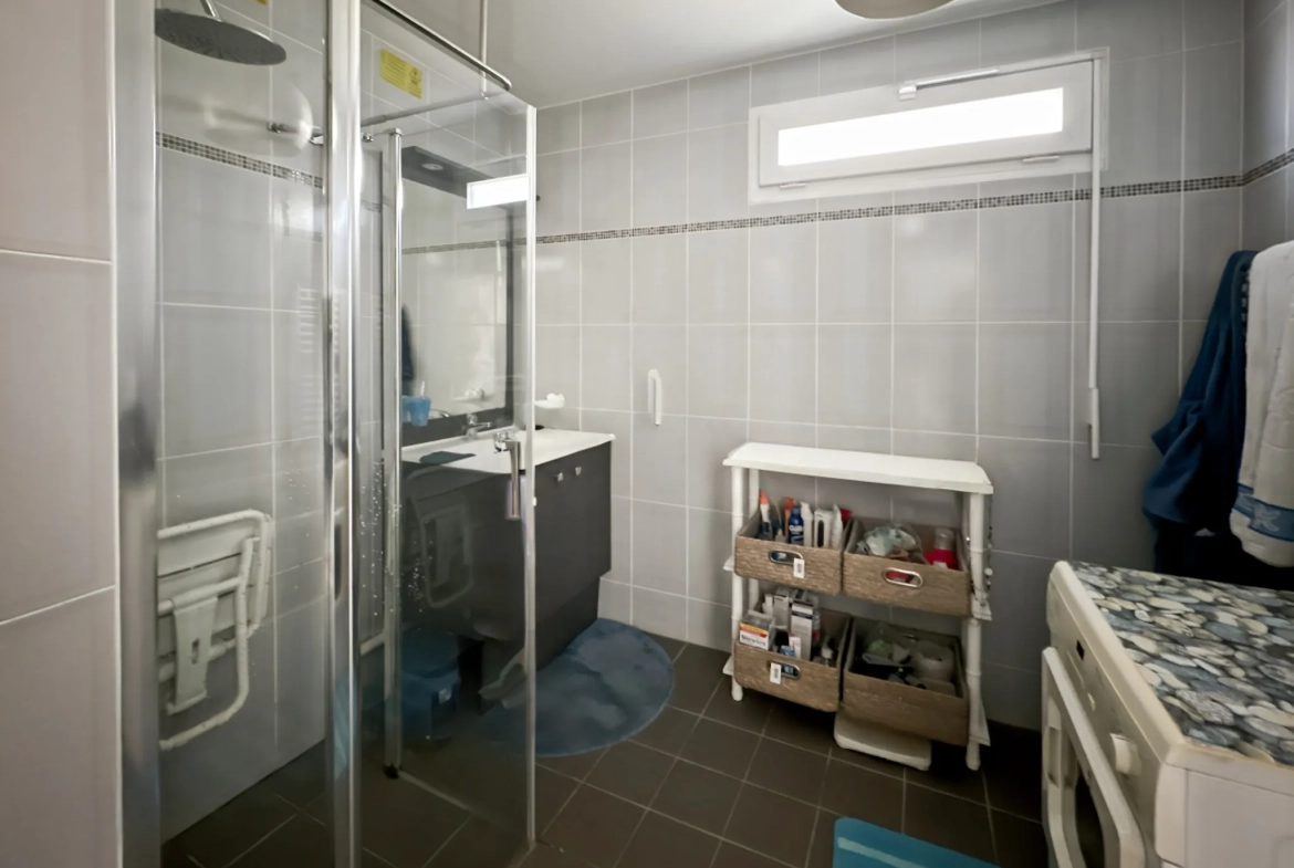 Appartement 3 pièces de 66 m² à Montlignon avec parking en résidence senior 