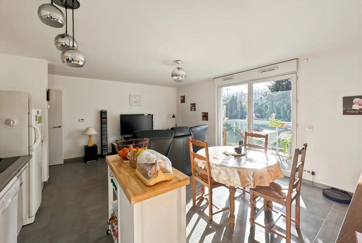 Appartement 3 pièces de 66 m² à Montlignon avec parking en résidence senior 