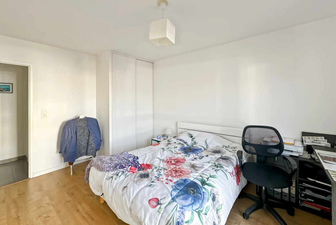 Appartement 3 pièces de 66 m² à Montlignon avec parking en résidence senior 