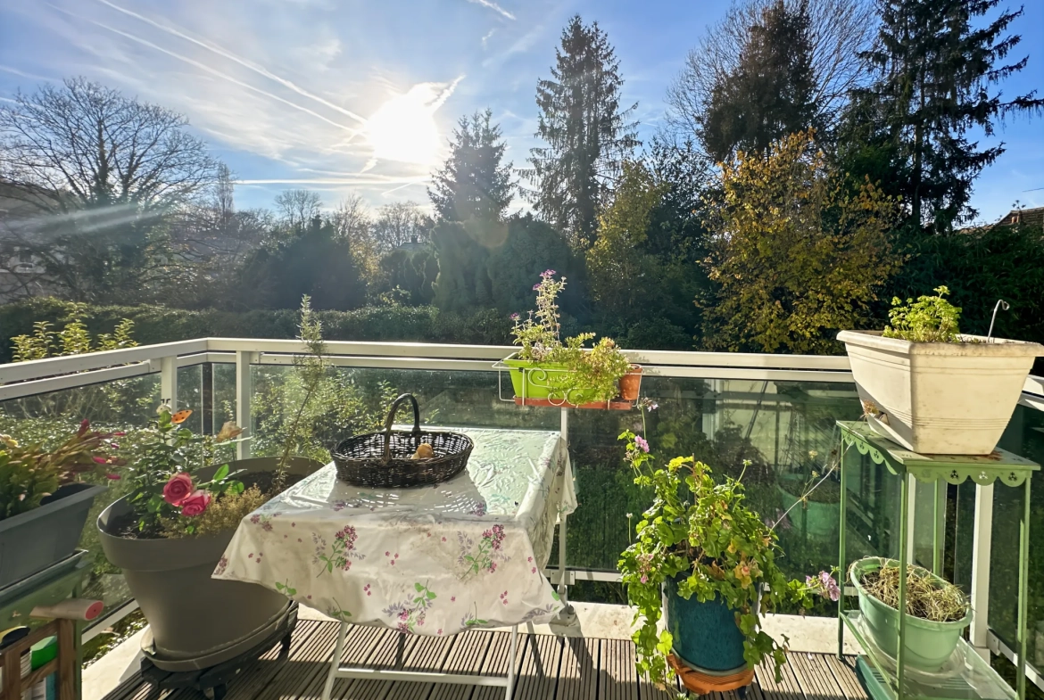 Appartement 3 pièces de 66 m² à Montlignon avec parking en résidence senior 