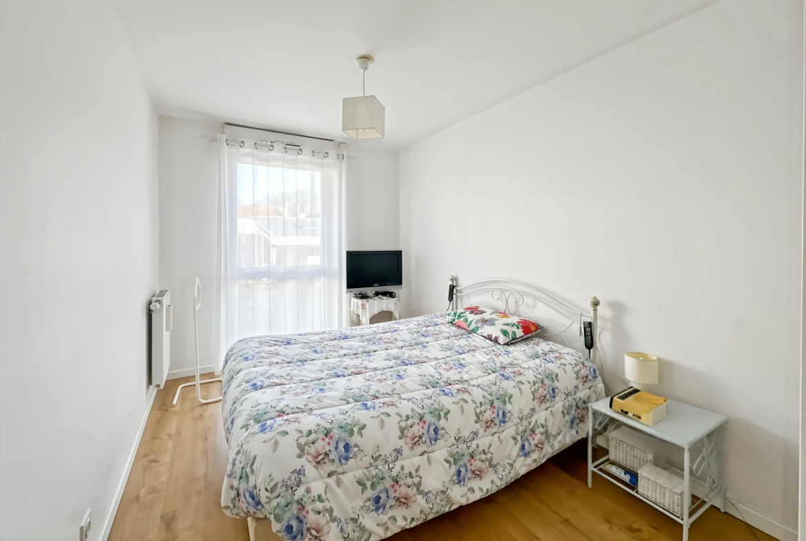 Appartement 3 pièces de 66 m² à Montlignon avec parking en résidence senior 