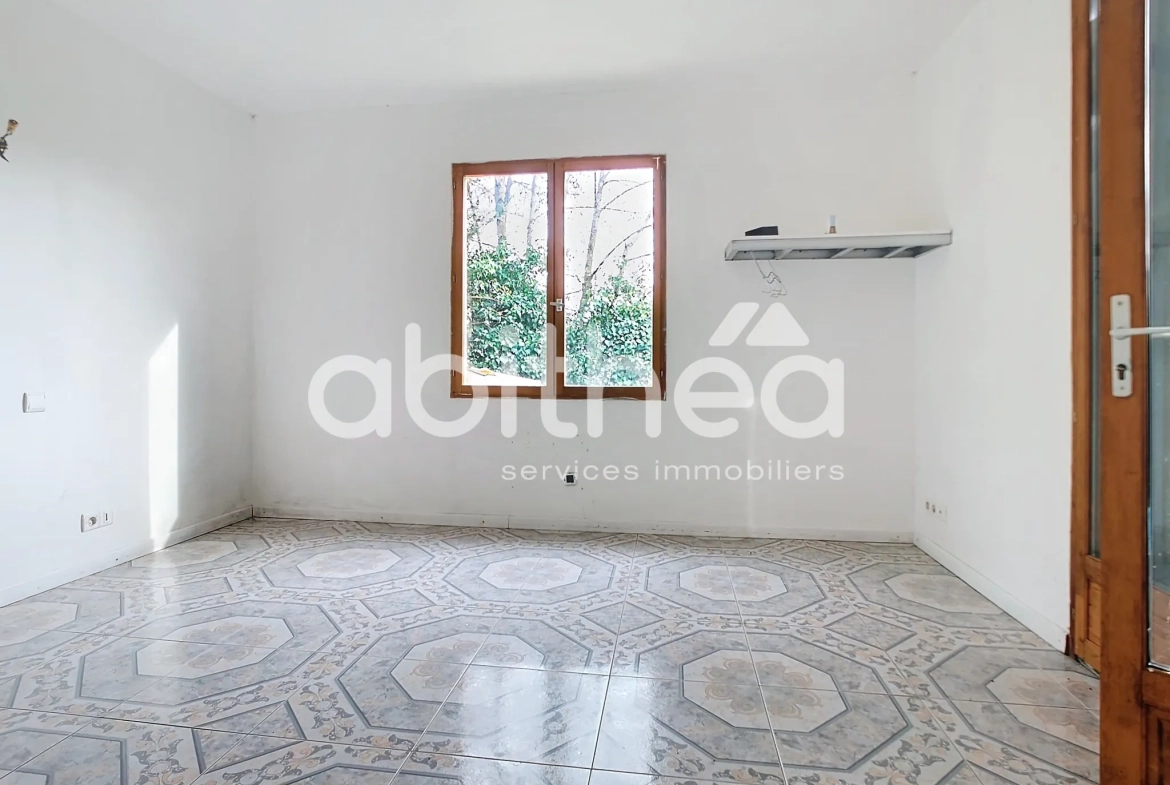 Maison à rénover de 55 m² avec grand terrain à Troyes – Opportunité d’investissement 