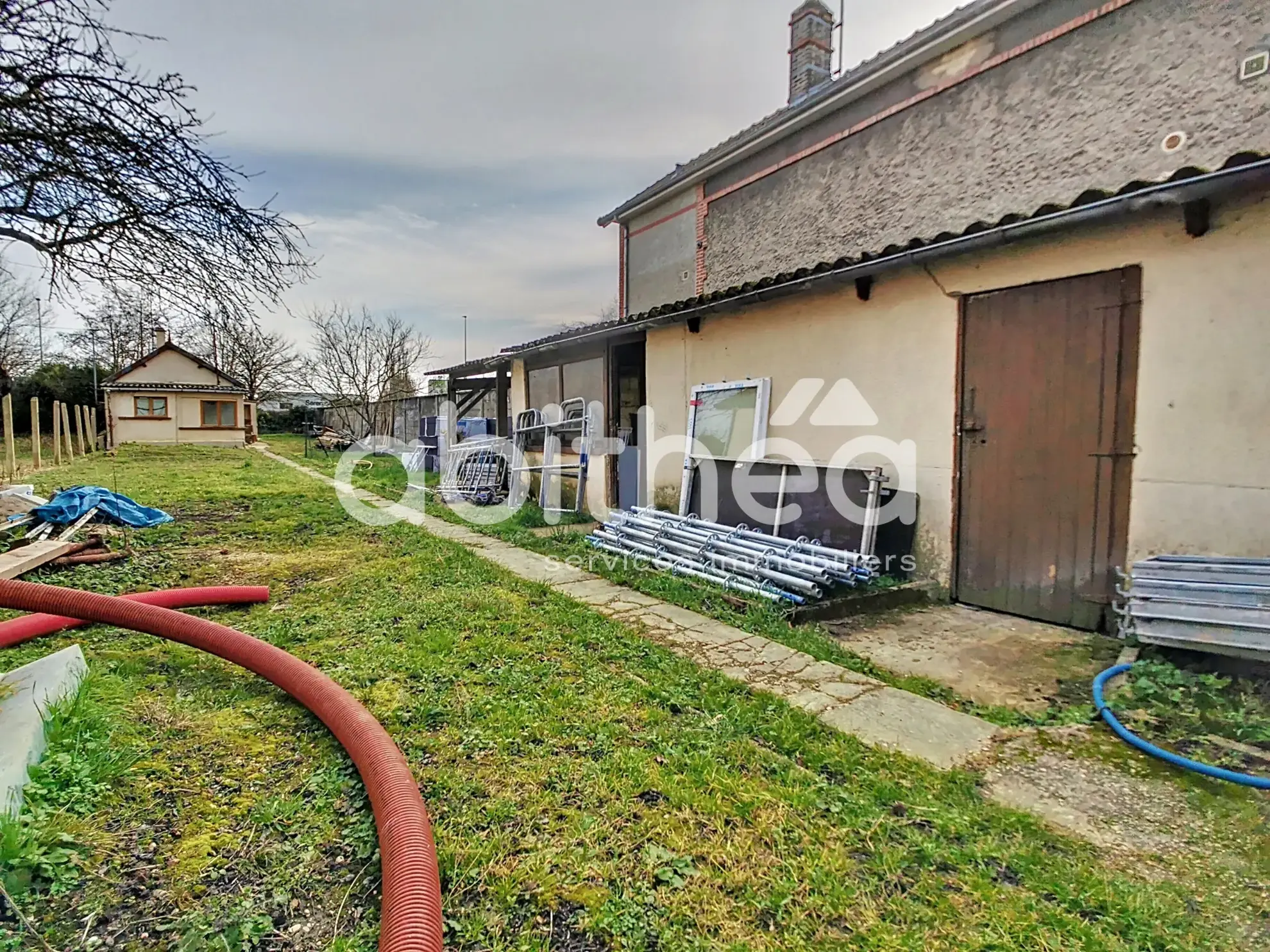 Maison à rénover de 55 m² avec grand terrain à Troyes – Opportunité d’investissement 