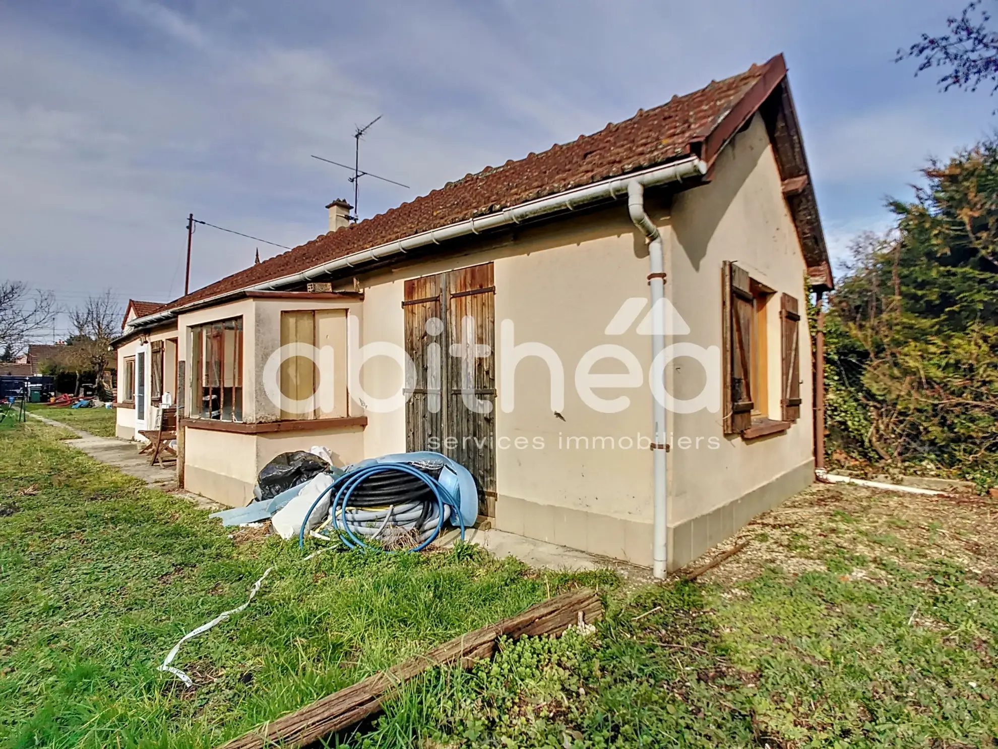 Maison à rénover de 55 m² avec grand terrain à Troyes – Opportunité d’investissement 