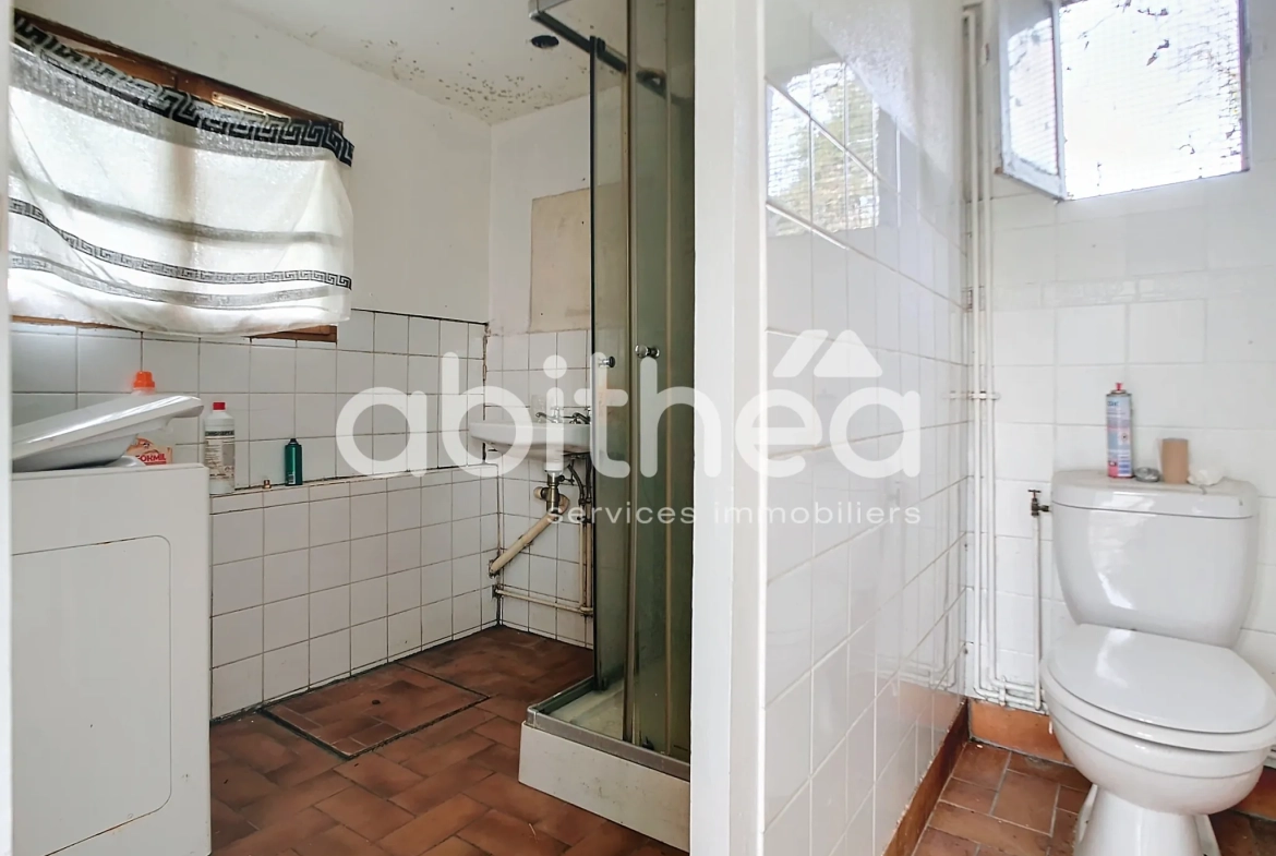 Maison à rénover de 55 m² avec grand terrain à Troyes – Opportunité d’investissement 