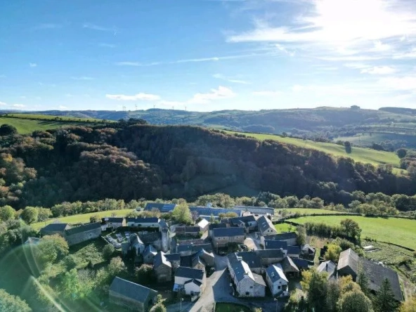 Maison en pierre de 130 m² à Ségur en Aveyron avec vue et potentiel d'aménagement