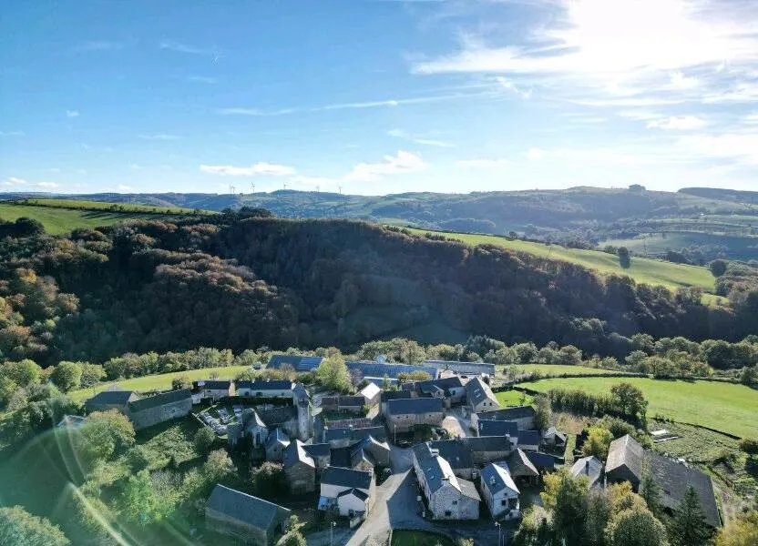 Maison en pierre de 130 m² à Ségur en Aveyron avec vue et potentiel d'aménagement 