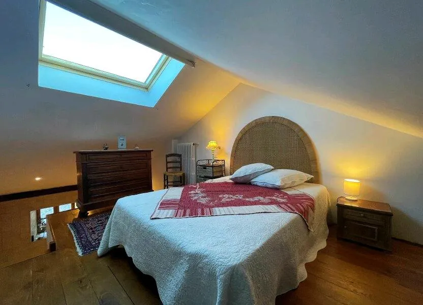 Maison en pierre de 130 m² à Ségur en Aveyron avec vue et potentiel d'aménagement 
