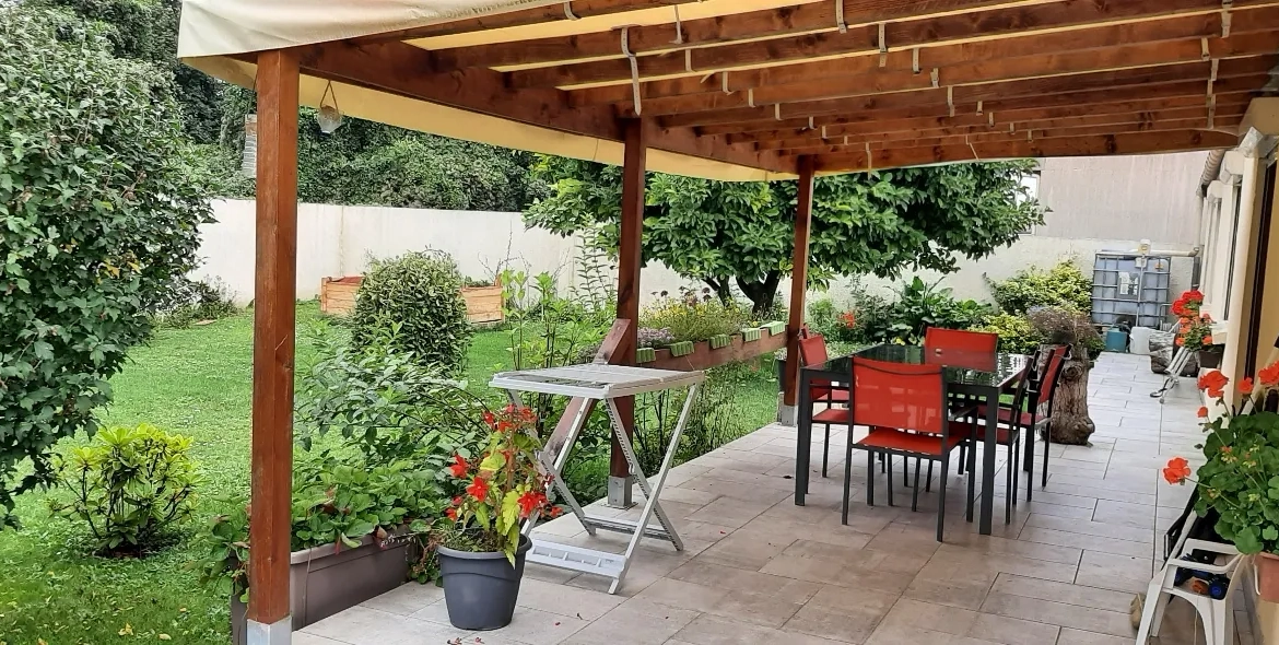 Belle maison de plain-pied de 150m² à Fouquieres-les-Lens avec jardin et garage 