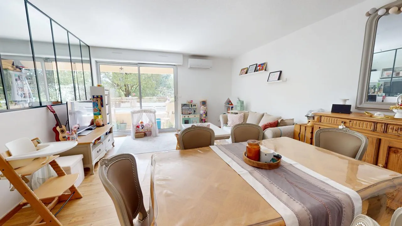 Appartement T3 rénové avec terrasse et parking à Montpellier 