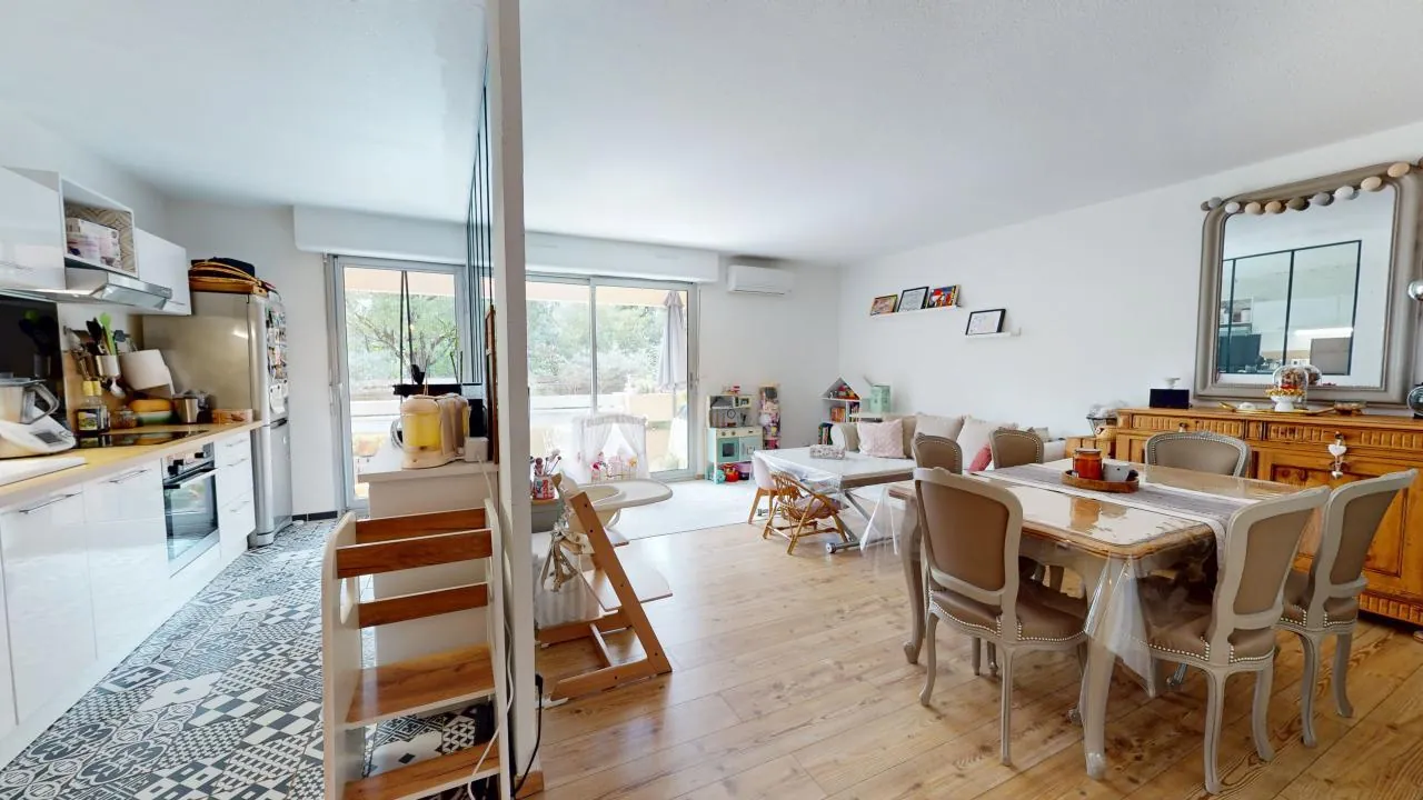 Appartement T3 rénové avec terrasse et parking à Montpellier 