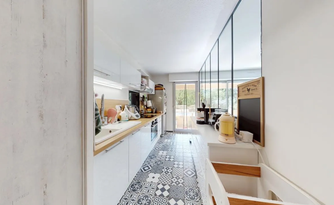 Appartement T3 rénové avec terrasse et parking à Montpellier 
